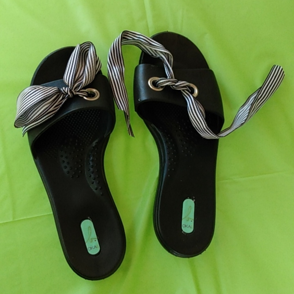Ladies size M black comfortable slides